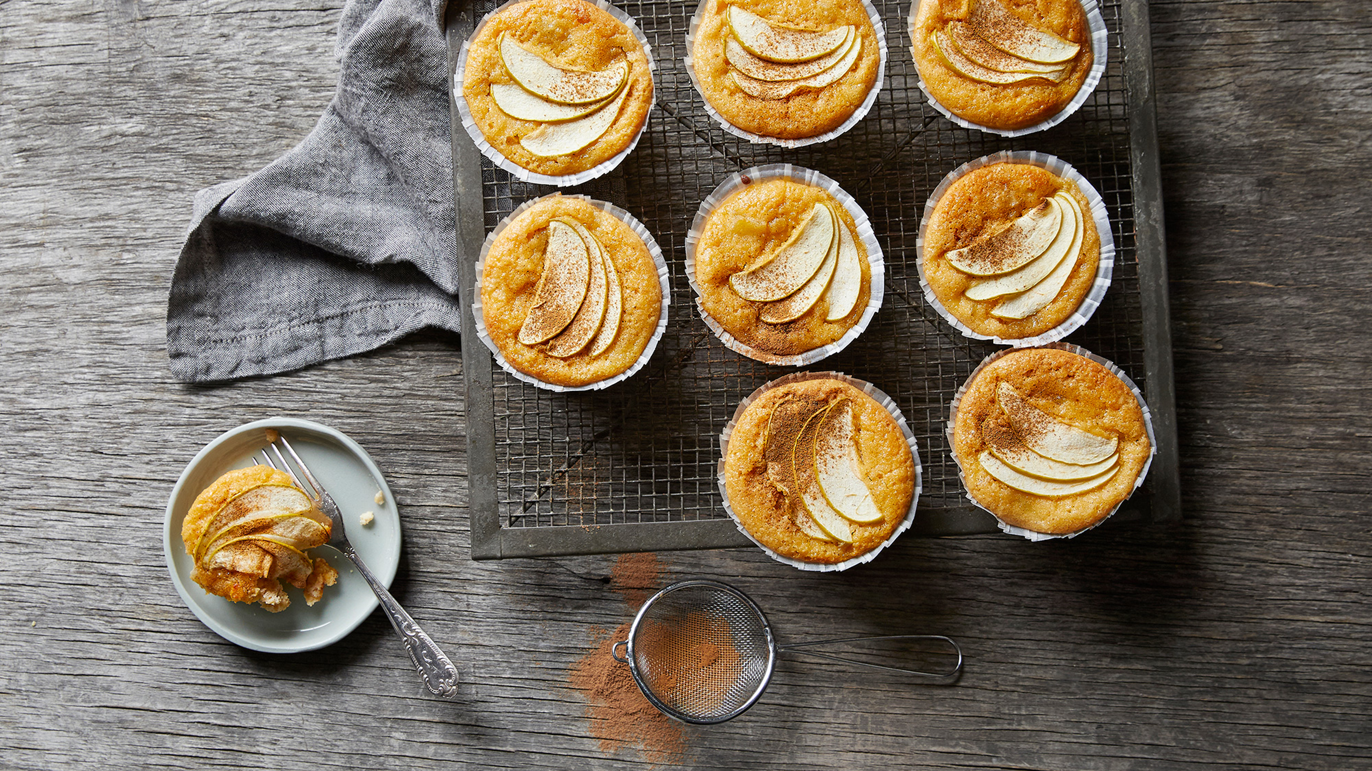 Mini Apple Cakes from the Centr app.