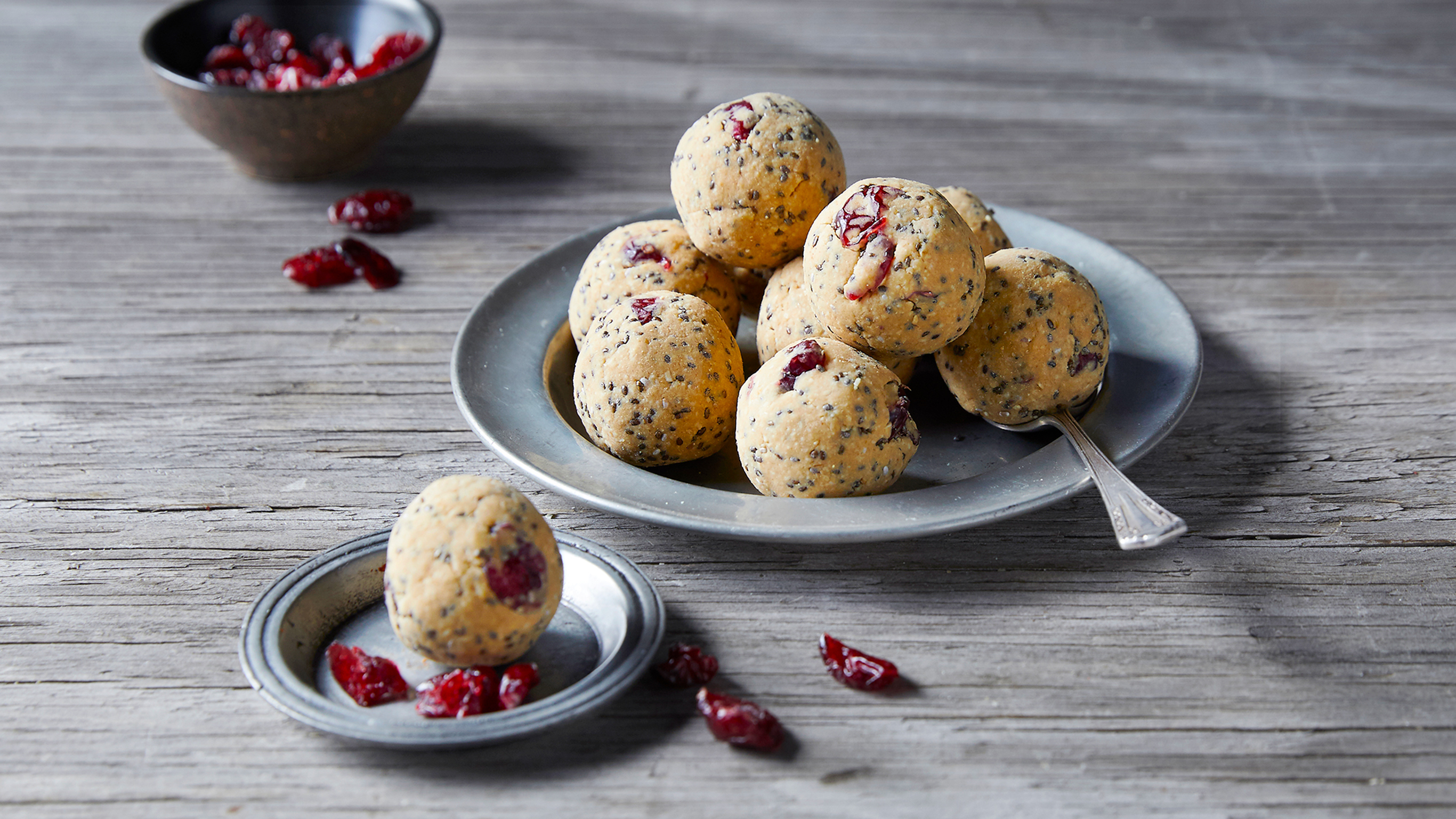 Quick PB&J Power Balls