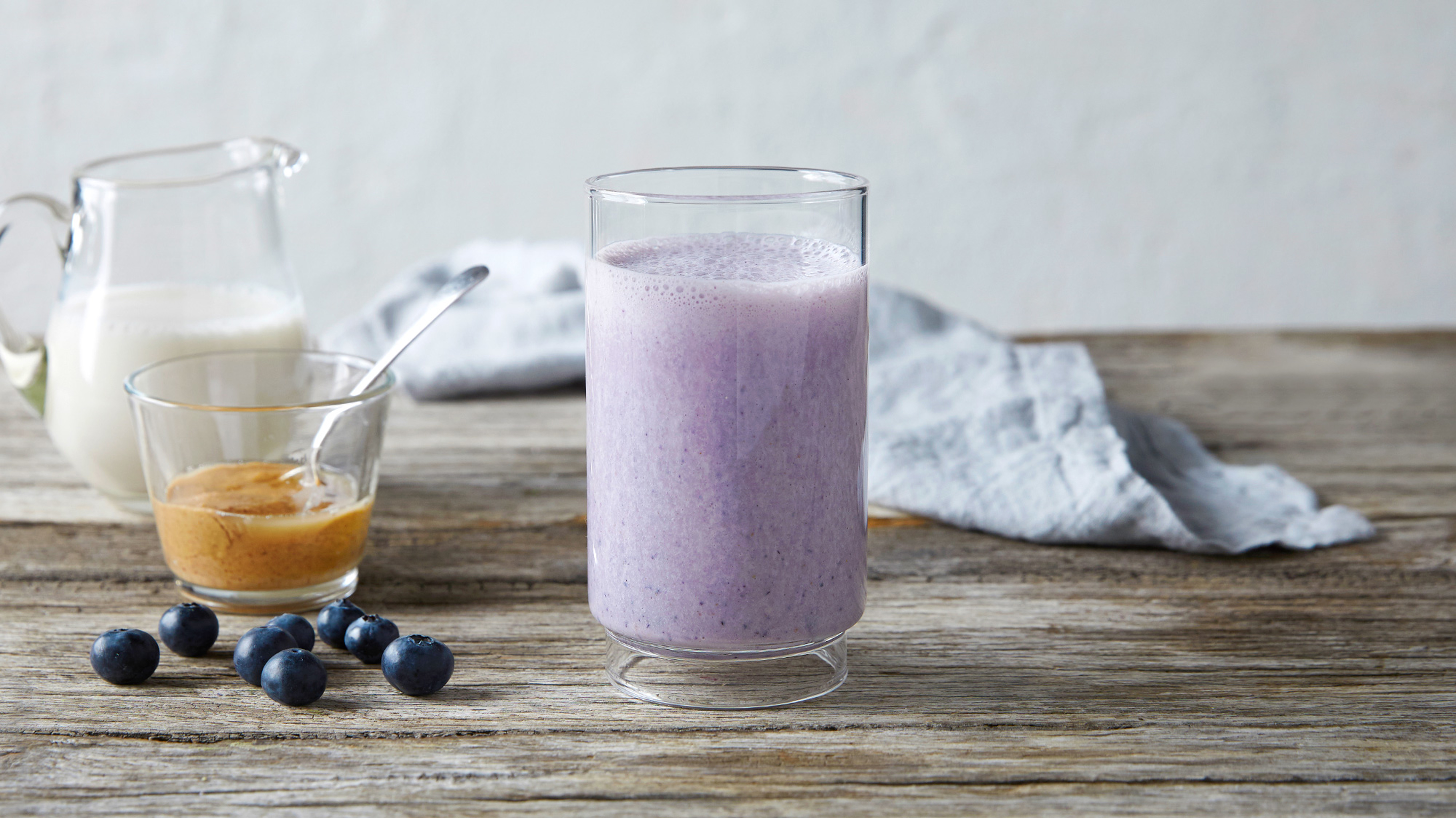Almond & Blueberry Smoothie