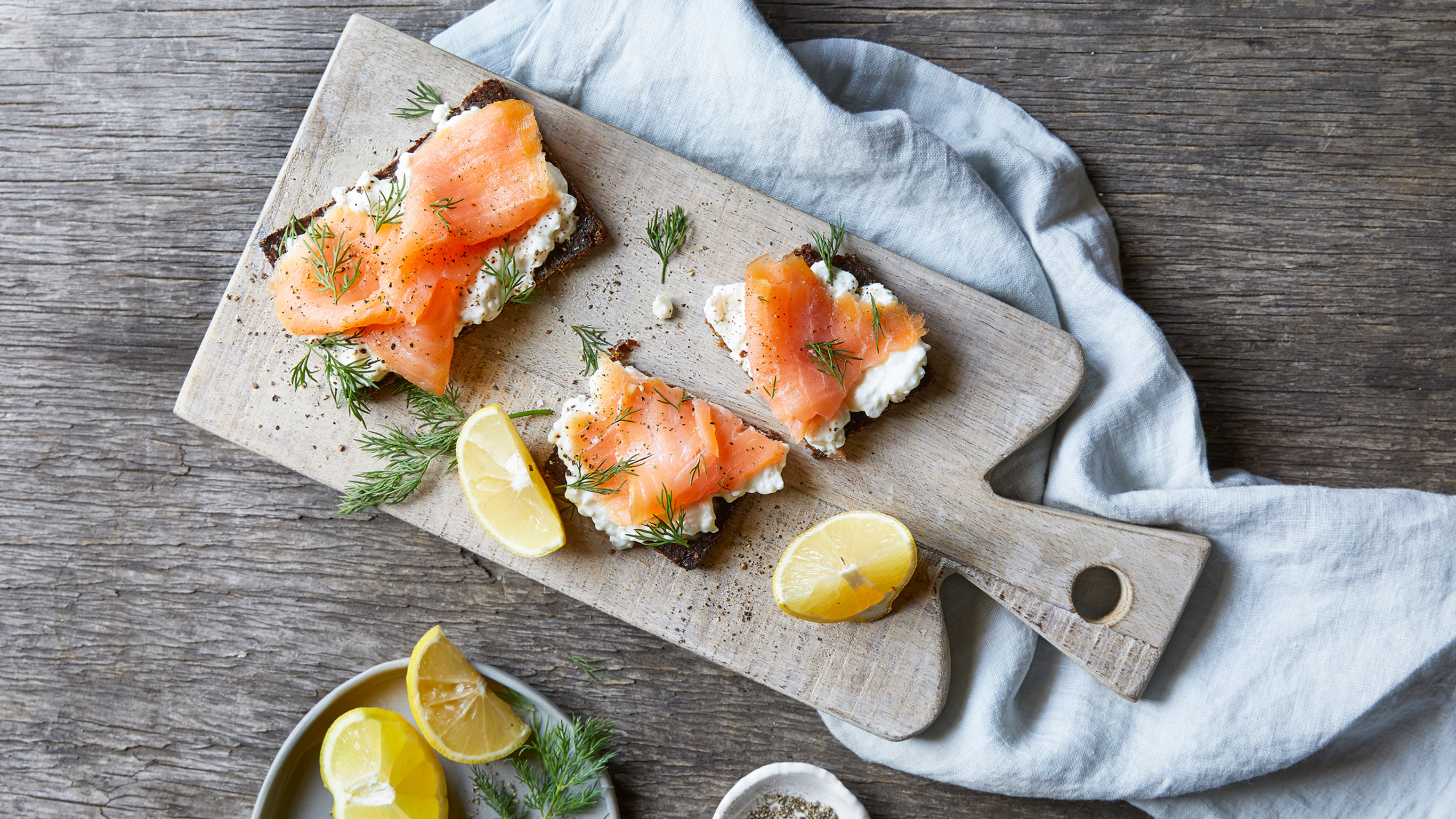 10-minute Smoked Salmon, Dill & Goat's Cheese on Pumpernickel