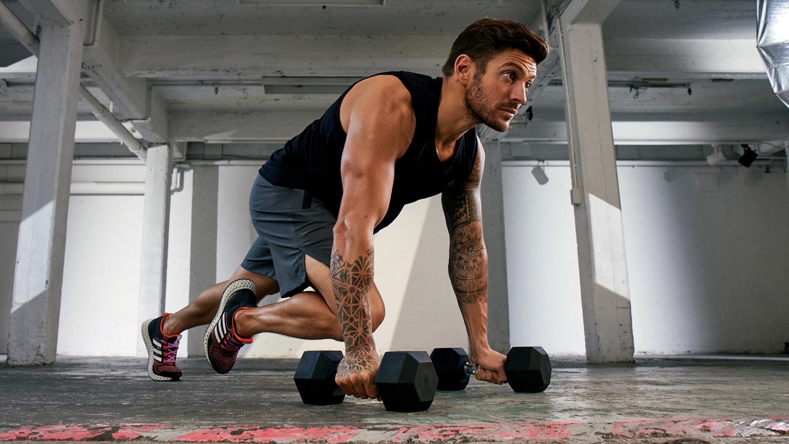 Luke Zocchi, Centr's HIIT HIRT Strength trainer, completes a strength workout to help with blood flow to the brain.