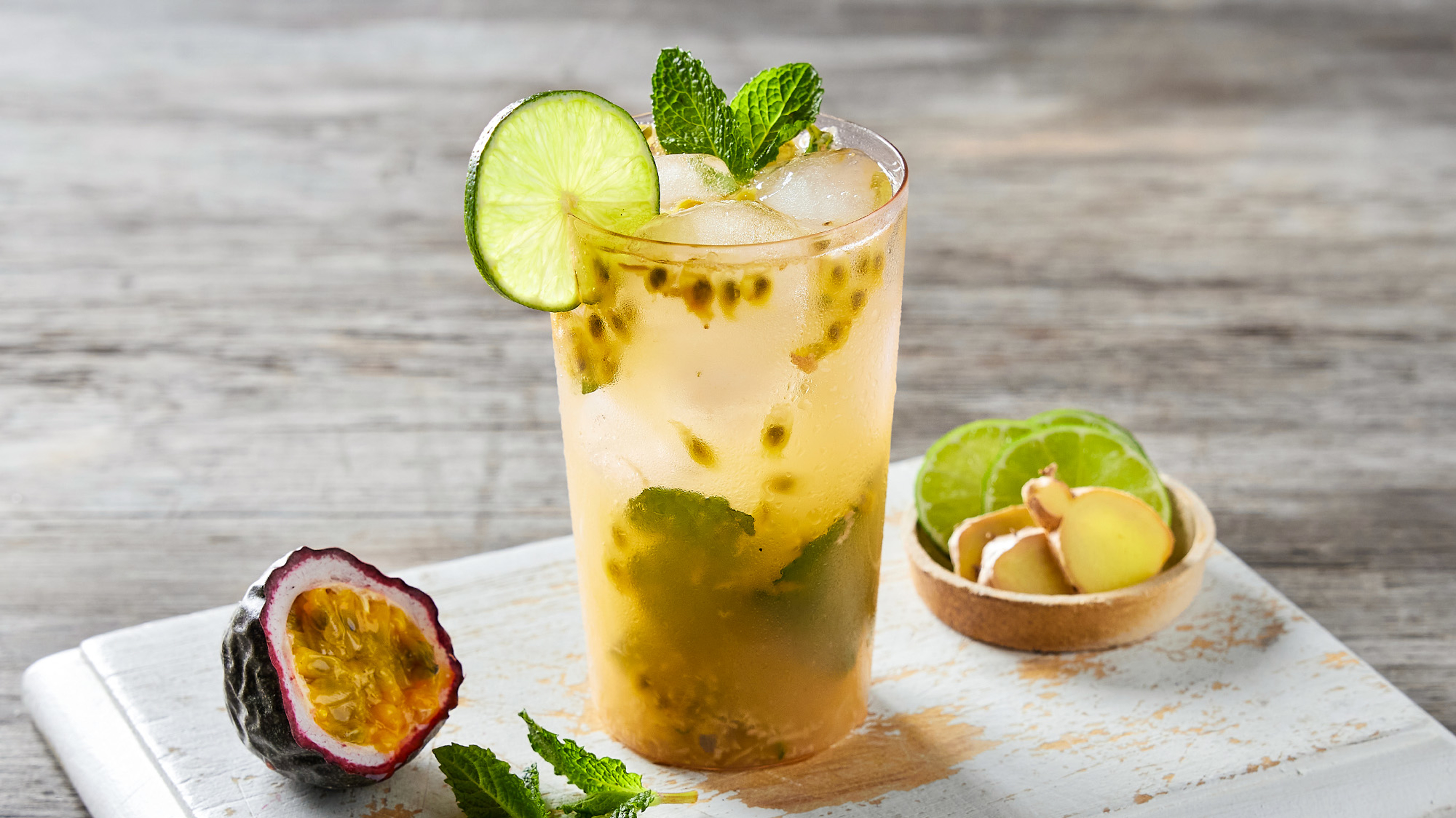 Passionfruit & Ginger No-jito from the Centr meal plan.
