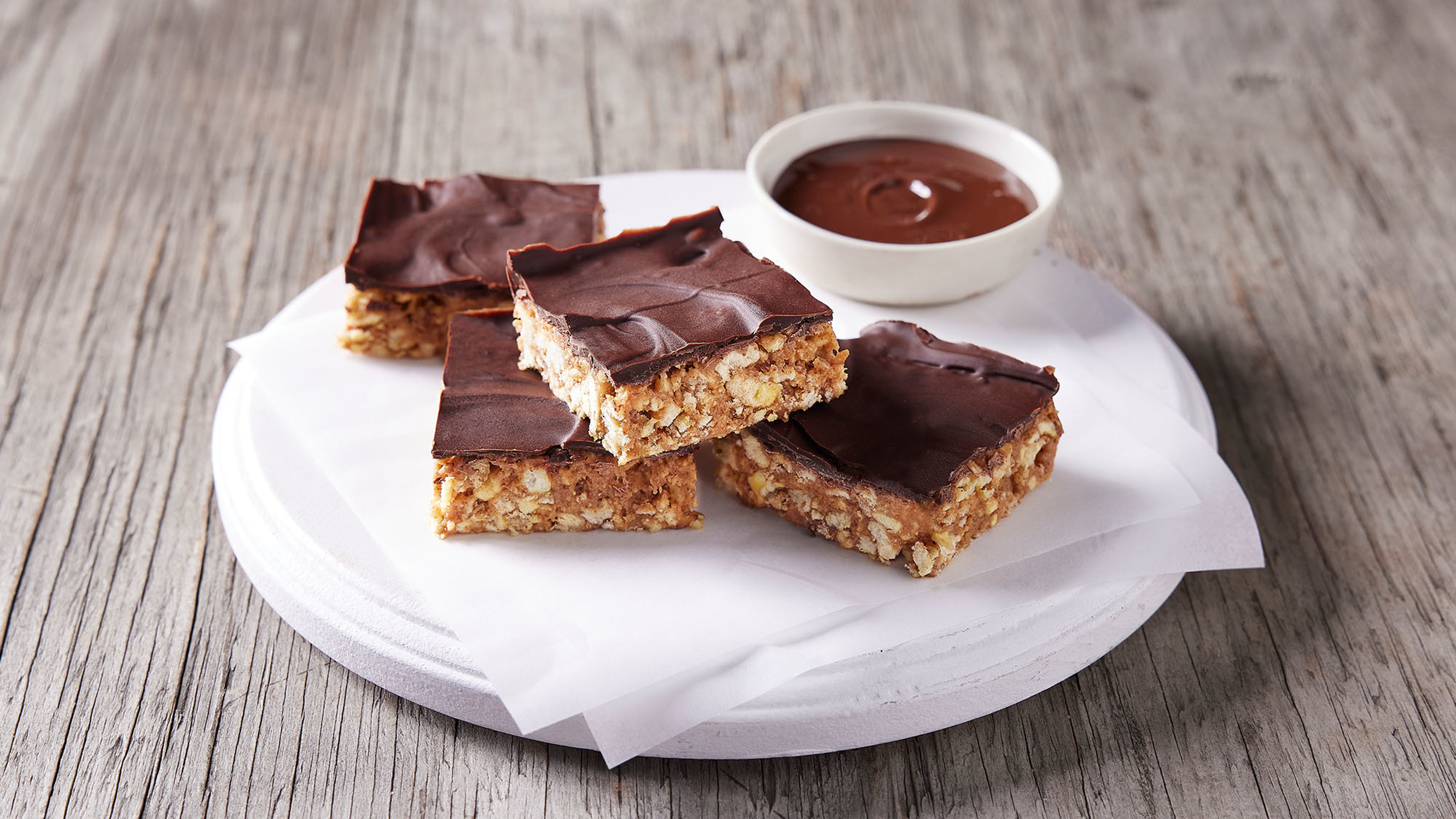 A serving of Choc Almond Puffed Rice Slice, from the Centr meal library.