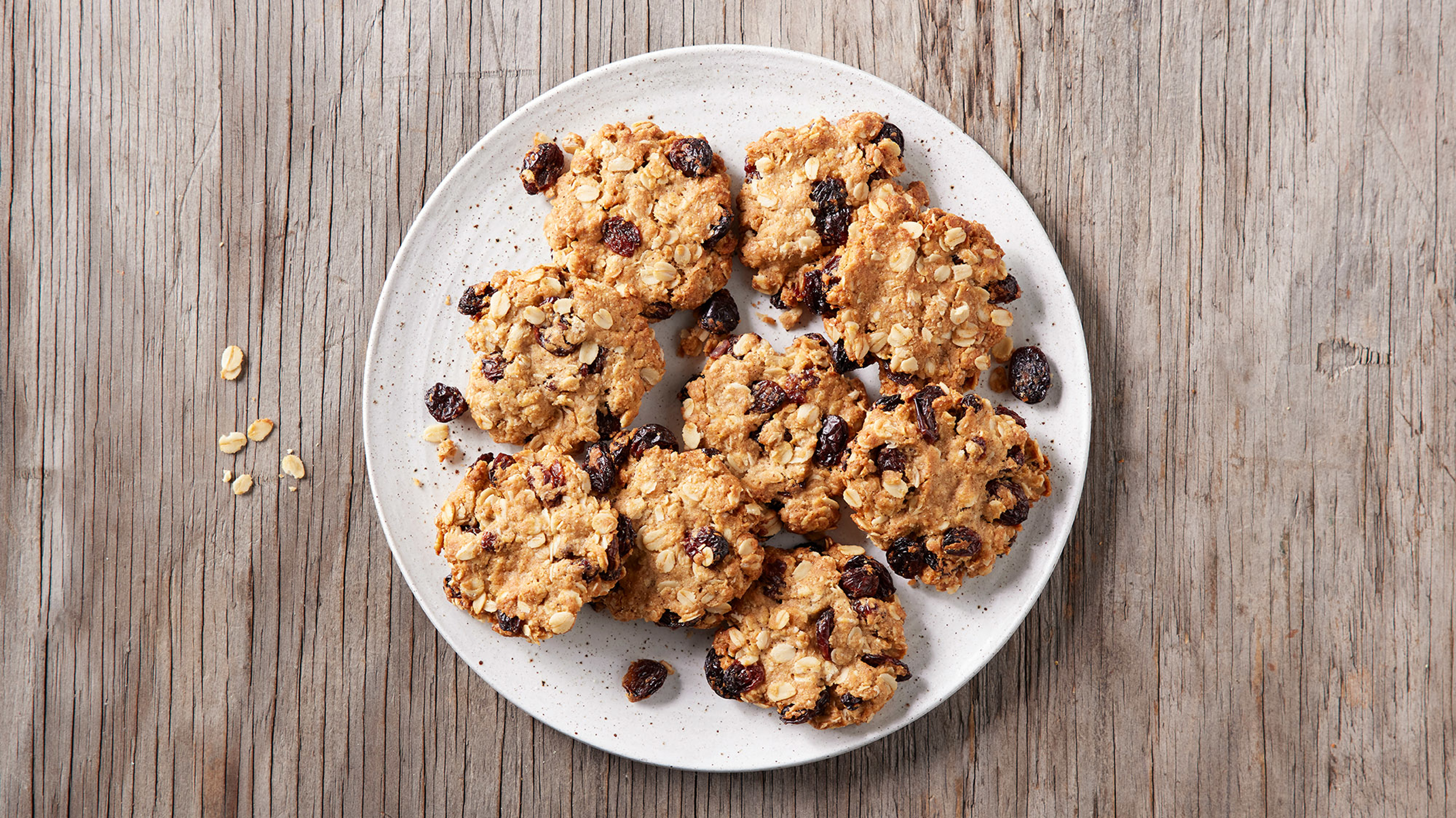 A serving of Oatmeal Raisin Cookies, from the Centr meal library.