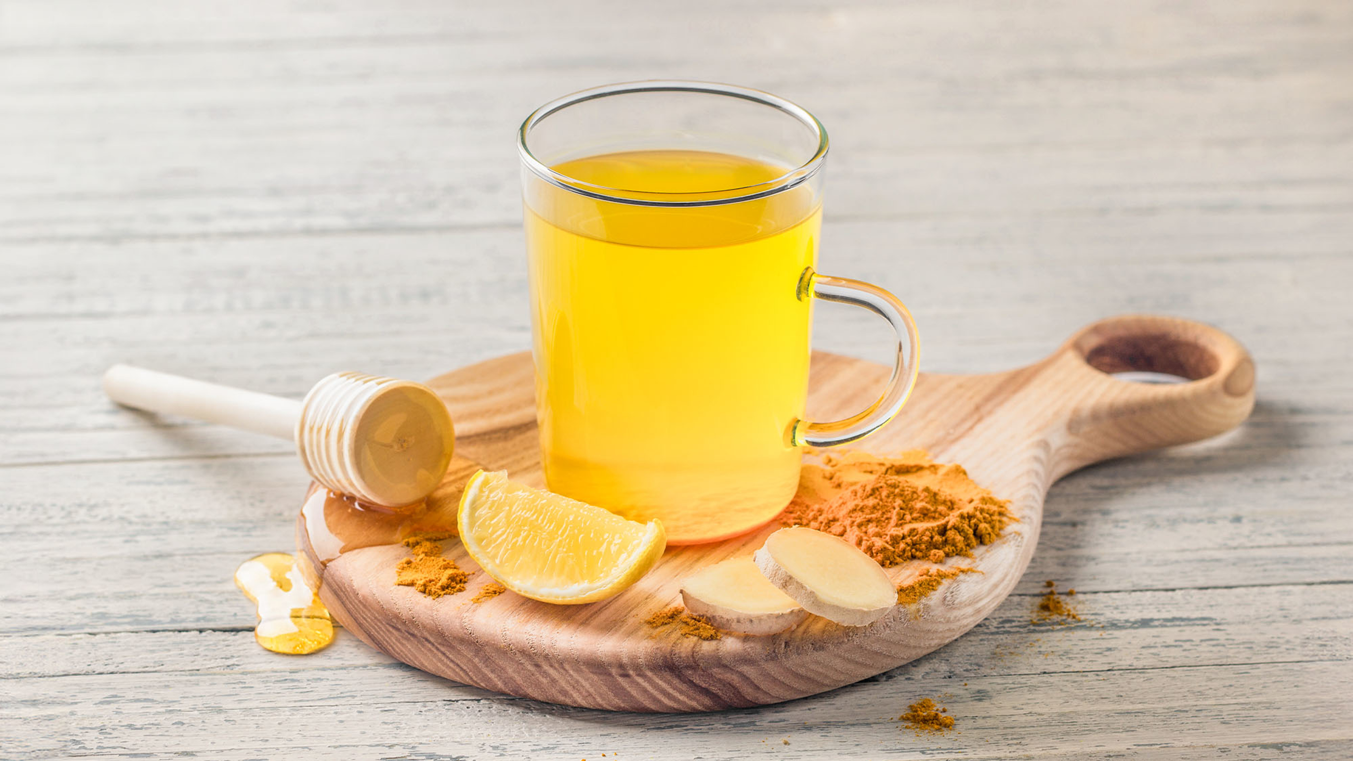 Lemon, Ginger & Turmeric Sleep Tea from the Centr meal plan.