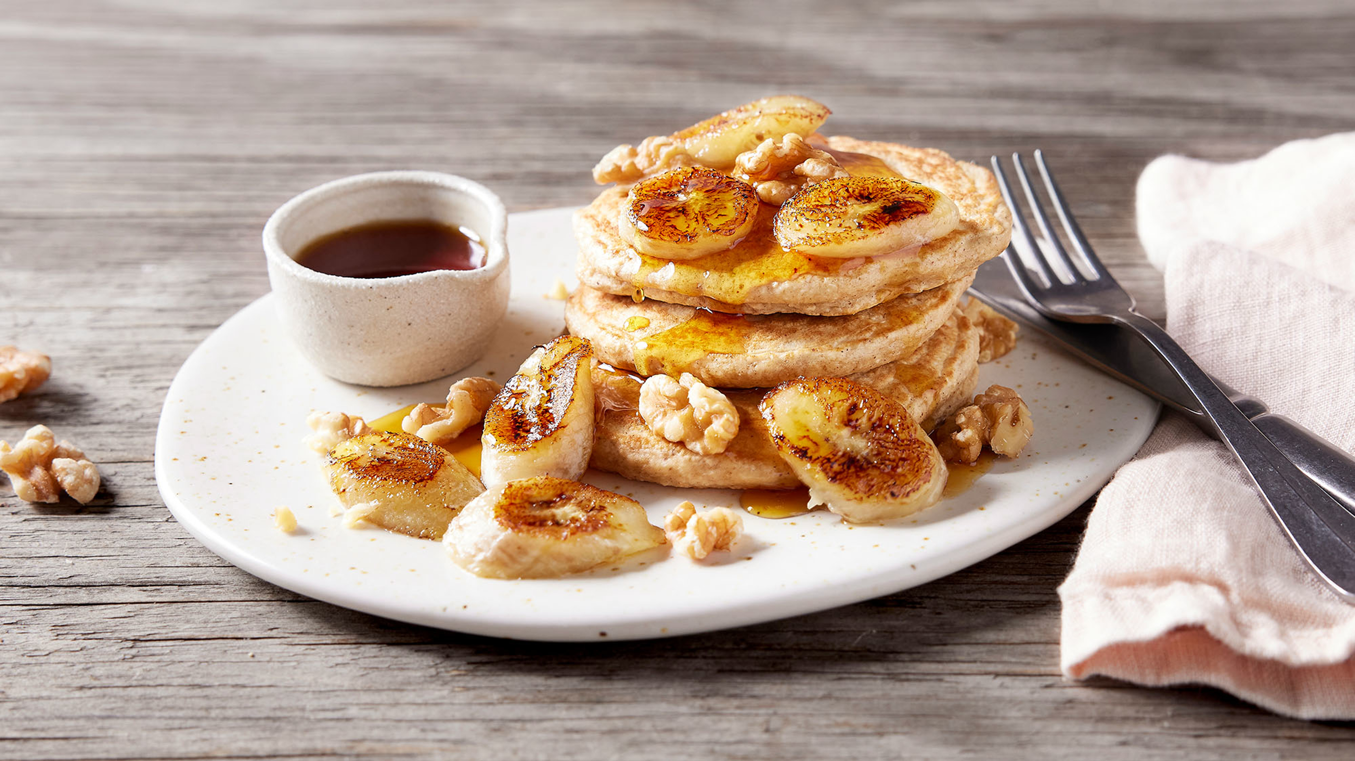Oat Pancakes with Bananas & Walnuts from the Centr meal library.