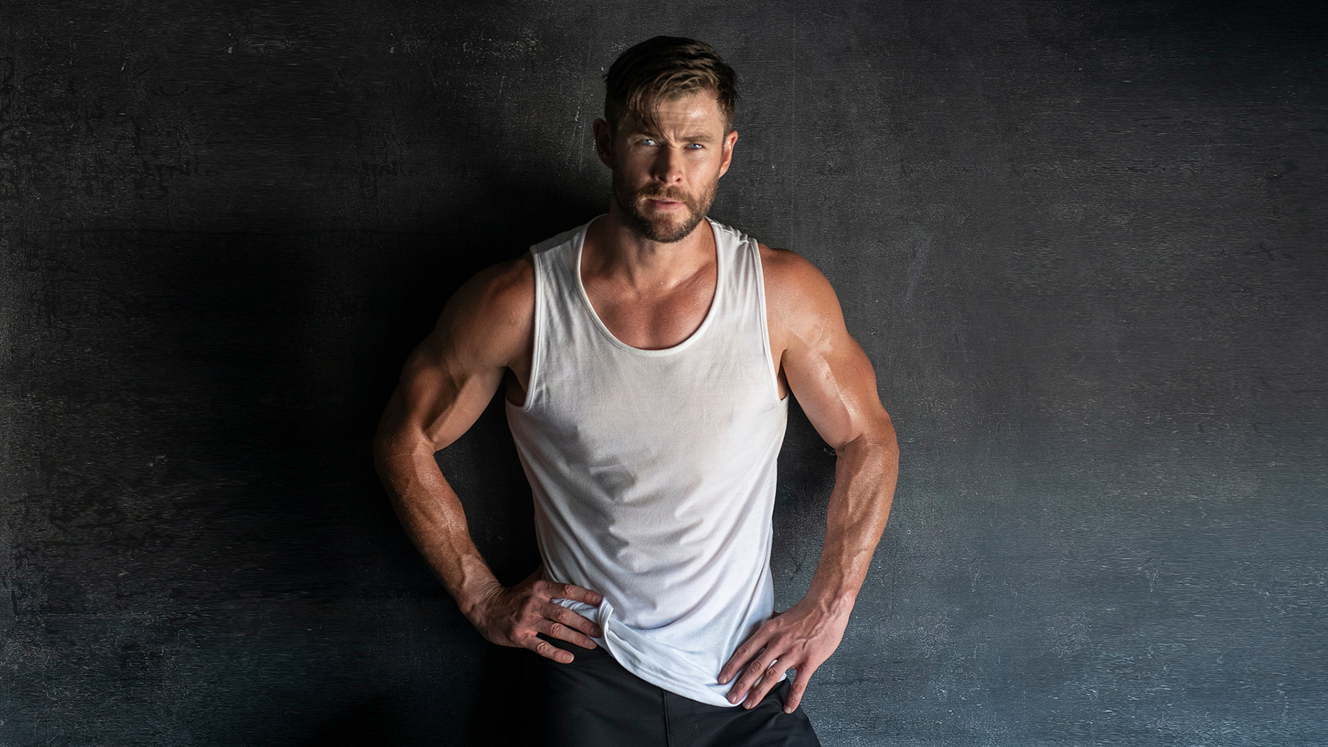 Chris Hemsworth shows off his impressive arms.
