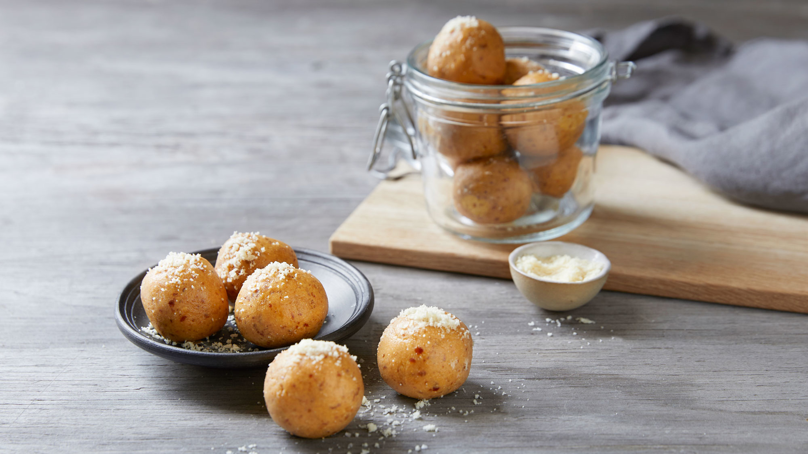 Peanut Butter Energy Bites from the Centr meal plan.